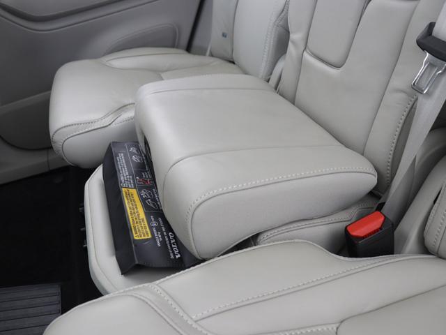 XC90 リチャージアルテメットT8AWDプラグインハイブリド PHEV サンルーフ エアサス 2023年モデル 3列7人乗り Google搭載 ドラレコ 白革 harman/kardon シートヒーター ステアリングヒーター リラクゼーション機能 22インチAW(15枚目)