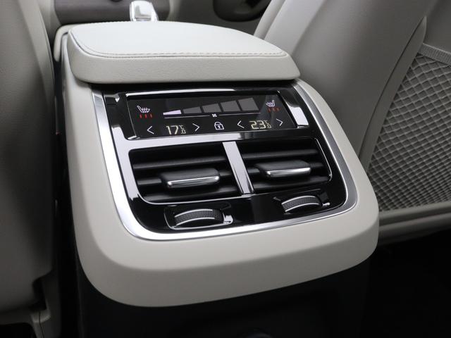 XC90 リチャージアルテメットT8AWDプラグインハイブリド PHEV サンルーフ エアサス 2023年モデル 3列7人乗り Google搭載 ドラレコ 白革 harman/kardon シートヒーター ステアリングヒーター リラクゼーション機能 22インチAW(16枚目)