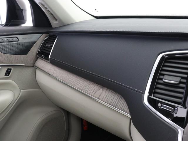 XC90 リチャージアルテメットT8AWDプラグインハイブリド PHEV サンルーフ エアサス 2023年モデル 3列7人乗り Google搭載 ドラレコ 白革 harman/kardon シートヒーター ステアリングヒーター リラクゼーション機能 22インチAW(19枚目)