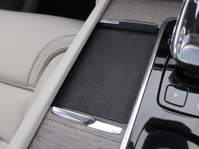 XC90 リチャージアルテメットT8AWDプラグインハイブリド PHEV サンルーフ エアサス 2023年モデル 3列7人乗り Google搭載 ドラレコ 白革 harman/kardon シートヒーター ステアリングヒーター リラクゼーション機能 22インチAW(23枚目)