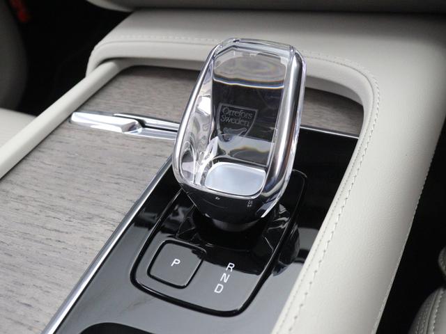 XC90 リチャージアルテメットT8AWDプラグインハイブリド PHEV サンルーフ エアサス 2023年モデル 3列7人乗り Google搭載 ドラレコ 白革 harman/kardon シートヒーター ステアリングヒーター リラクゼーション機能 22インチAW(24枚目)