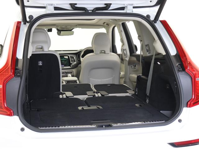 XC90 リチャージアルテメットT8AWDプラグインハイブリド PHEV サンルーフ エアサス 2023年モデル 3列7人乗り Google搭載 ドラレコ 白革 harman/kardon シートヒーター ステアリングヒーター リラクゼーション機能 22インチAW(35枚目)