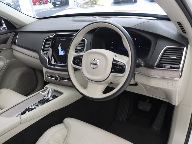 XC90 リチャージアルテメットT8AWDプラグインハイブリド PHEV サンルーフ エアサス 2023年モデル 3列7人乗り Google搭載 ドラレコ 白革 harman/kardon シートヒーター ステアリングヒーター リラクゼーション機能 22インチAW(43枚目)
