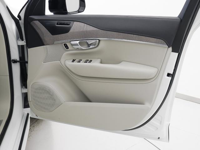 XC90 リチャージアルテメットT8AWDプラグインハイブリド PHEV サンルーフ エアサス 2023年モデル 3列7人乗り Google搭載 ドラレコ 白革 harman/kardon シートヒーター ステアリングヒーター リラクゼーション機能 22インチAW(44枚目)