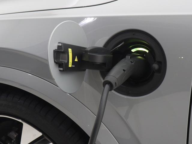 XC90 ウルトラ T8 AWD プラグインハイブリッド PHEV サンルーフ B&W エアサス 2025モデル 3列7人乗り Google ドラレコ クリスタルシフトノブ グレーアッシュウッドパネル フロント&リア2列目シートヒーター 22インチAW(9枚目)