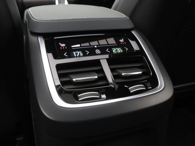 XC90 ウルトラ T8 AWD プラグインハイブリッド PHEV サンルーフ B&W エアサス 2025モデル 3列7人乗り Google ドラレコ クリスタルシフトノブ グレーアッシュウッドパネル フロント&リア2列目シートヒーター 22インチAW(17枚目)