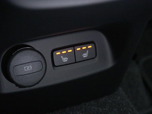 XC40 アルティメット B4 AWD ダークエディション ピクセルLED 特別仕様車 Google搭載 前後純正ドラレコ 48V Darkエクステリア harman/kardon 19インチダイヤモンドカットAW 前後シートヒーター ステアリングヒーター(13枚目)