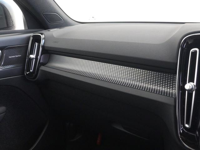 XC40 アルティメット B4 AWD ダークエディション ピクセルLED 特別仕様車 Google搭載 前後純正ドラレコ 48V Darkエクステリア harman/kardon 19インチダイヤモンドカットAW 前後シートヒーター ステアリングヒーター(15枚目)