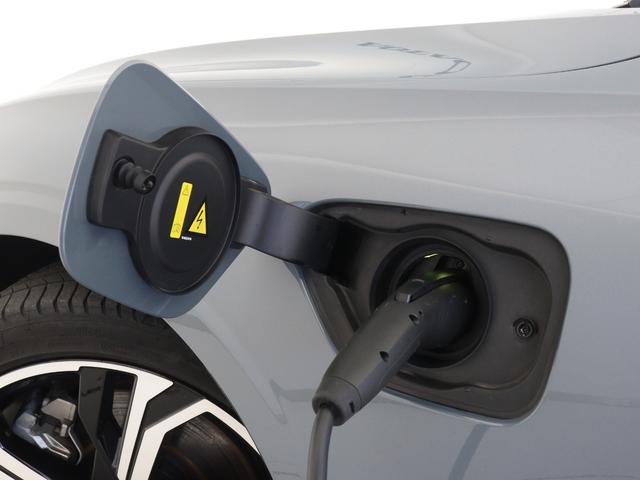 S60 リチャジアルティメットT6AWDプラグインハイブリド PHEV サンルーフ Google搭載 ドラレコ 白革 harman/kardon 前後シートヒーター ステアリングヒーター リラクゼーション機能 クリスタルシフトノブ 360°カメラ 19インチAW(8枚目)