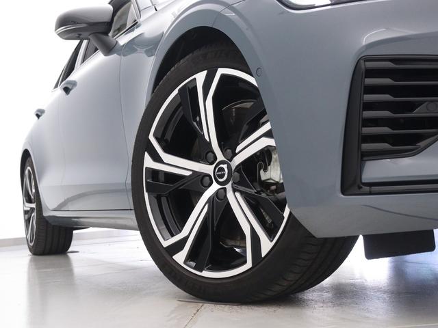 S60 リチャジアルティメットT6AWDプラグインハイブリド PHEV サンルーフ Google搭載 ドラレコ 白革 harman/kardon 前後シートヒーター ステアリングヒーター リラクゼーション機能 クリスタルシフトノブ 360°カメラ 19インチAW(9枚目)