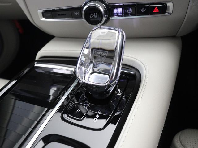 S60 リチャジアルティメットT6AWDプラグインハイブリド PHEV サンルーフ Google搭載 ドラレコ 白革 harman/kardon 前後シートヒーター ステアリングヒーター リラクゼーション機能 クリスタルシフトノブ 360°カメラ 19インチAW(20枚目)
