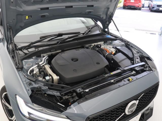 S60 リチャジアルティメットT6AWDプラグインハイブリド PHEV サンルーフ Google搭載 ドラレコ 白革 harman/kardon 前後シートヒーター ステアリングヒーター リラクゼーション機能 クリスタルシフトノブ 360°カメラ 19インチAW(22枚目)