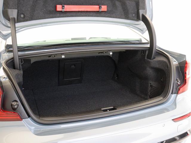 S60 リチャジアルティメットT6AWDプラグインハイブリド PHEV サンルーフ Google搭載 ドラレコ 白革 harman/kardon 前後シートヒーター ステアリングヒーター リラクゼーション機能 クリスタルシフトノブ 360°カメラ 19インチAW(31枚目)