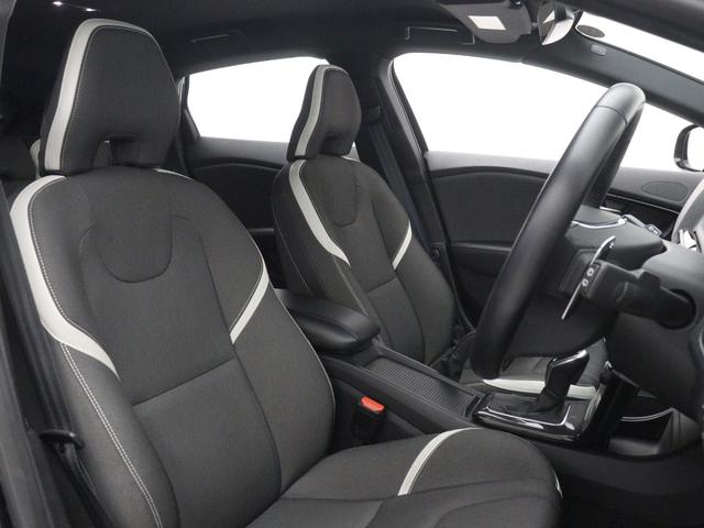 V40 D4 ダイナミックエディション クリーンディーゼル 最終2019年モデル特別限定車 純正ドラレコ 18インチグロッシーブラック/グロッシーホワイトAW 専用テキスタイル/レザーコンビシート パドルシフト ブラックグリッドアルミパネル(35枚目)