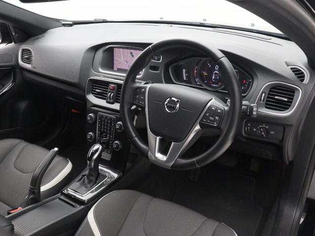V40 D4 ダイナミックエディション クリーンディーゼル 最終2019年モデル特別限定車 純正ドラレコ 18インチグロッシーブラック/グロッシーホワイトAW 専用テキスタイル/レザーコンビシート パドルシフト ブラックグリッドアルミパネル(36枚目)