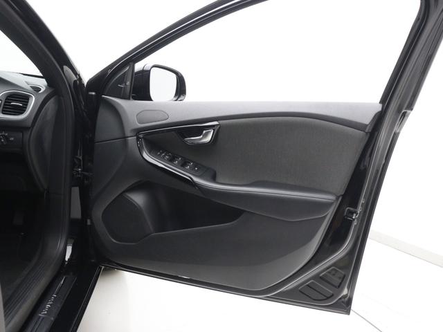 V40 D4 ダイナミックエディション クリーンディーゼル 最終2019年モデル特別限定車 純正ドラレコ 18インチグロッシーブラック/グロッシーホワイトAW 専用テキスタイル/レザーコンビシート パドルシフト ブラックグリッドアルミパネル(37枚目)