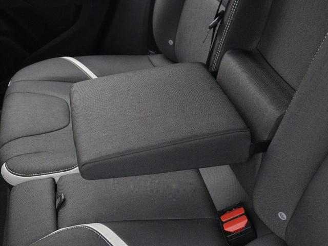 V40 D4 ダイナミックエディション クリーンディーゼル 最終2019年モデル特別限定車 純正ドラレコ 18インチグロッシーブラック/グロッシーホワイトAW 専用テキスタイル/レザーコンビシート パドルシフト ブラックグリッドアルミパネル(40枚目)