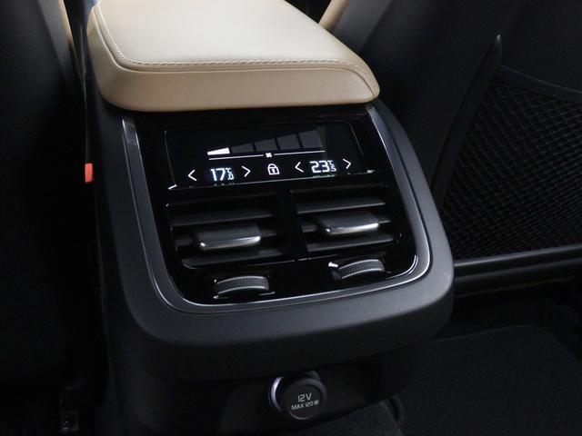 V60 クロスカントリー T5 AWD プロ 茶革 harman/kardon 19インチAW シートヒーター リラクゼーション機能 ベンチレーション機能 360°カメラ パワーテールゲート ドリフトウッドパネル リア5面ダークティンテッドガラス(13枚目)