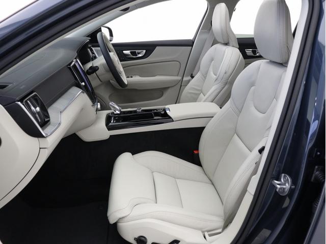 V60 ウルトラ T6 AWD プラグインハイブリッド PHEV サンルーフ B&Wプレミアムサウンド Google搭載 白革 クリスタルシフトノブ ドリフトウッドパネル 前後シートヒーター ステアリングヒーター リラクゼーション機能 19インチAW(14枚目)