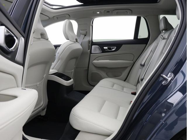 V60 ウルトラ T6 AWD プラグインハイブリッド PHEV サンルーフ B&Wプレミアムサウンド Google搭載 白革 クリスタルシフトノブ ドリフトウッドパネル 前後シートヒーター ステアリングヒーター リラクゼーション機能 19インチAW(15枚目)