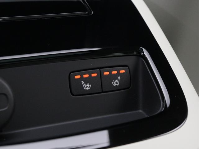 V60 ウルトラ T6 AWD プラグインハイブリッド PHEV サンルーフ B&Wプレミアムサウンド Google搭載 白革 クリスタルシフトノブ ドリフトウッドパネル 前後シートヒーター ステアリングヒーター リラクゼーション機能 19インチAW(16枚目)