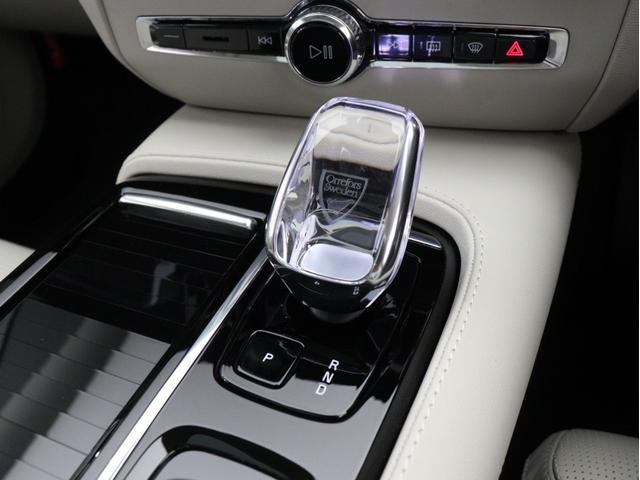 V60 ウルトラ T6 AWD プラグインハイブリッド PHEV サンルーフ B&Wプレミアムサウンド Google搭載 白革 クリスタルシフトノブ ドリフトウッドパネル 前後シートヒーター ステアリングヒーター リラクゼーション機能 19インチAW(21枚目)