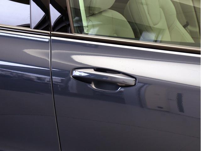 V60 ウルトラ T6 AWD プラグインハイブリッド PHEV サンルーフ B&Wプレミアムサウンド Google搭載 白革 クリスタルシフトノブ ドリフトウッドパネル 前後シートヒーター ステアリングヒーター リラクゼーション機能 19インチAW(28枚目)