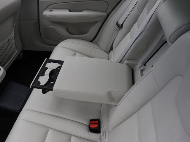 V60 ウルトラ T6 AWD プラグインハイブリッド PHEV サンルーフ B&Wプレミアムサウンド Google搭載 白革 クリスタルシフトノブ ドリフトウッドパネル 前後シートヒーター ステアリングヒーター リラクゼーション機能 19インチAW(41枚目)