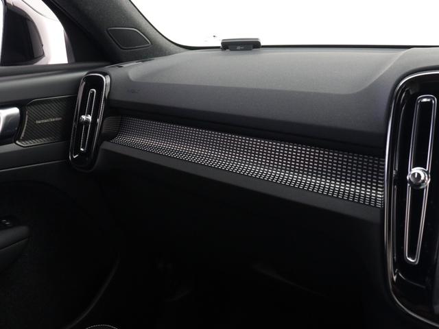 XC40 B4 AWD Rデザイン 専用サス ドラレコ harman/kardon 前後シートヒーター ステアリングホイールヒーター パワーテールゲート 360°カメラ ワイヤレススマホチャージ カッティングエッジアルミニウムパネル(15枚目)