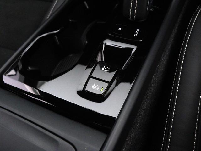 XC40 B4 AWD Rデザイン 専用サス ドラレコ harman/kardon 前後シートヒーター ステアリングホイールヒーター パワーテールゲート 360°カメラ ワイヤレススマホチャージ カッティングエッジアルミニウムパネル(49枚目)