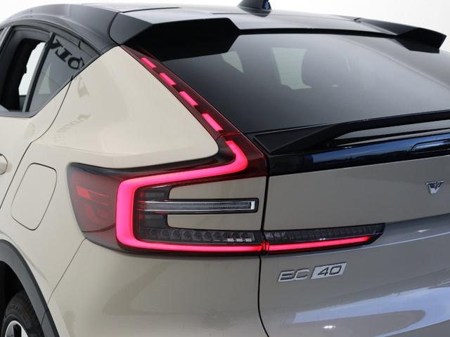 C40リチャージ リチャージ アルティメットツインモーター 電気自動車 パノラマルーフ ピクセルLED Google搭載 純正360°ドラレコ harman/kardon テイラードウールブレンドシート 前後シートヒーター ステアリングヒーター 20インチAW(8枚目)