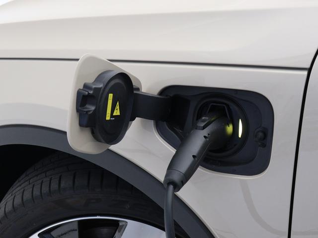 C40リチャージ リチャージ アルティメットツインモーター 電気自動車 パノラマルーフ ピクセルLED Google搭載 純正360°ドラレコ harman/kardon テイラードウールブレンドシート 前後シートヒーター ステアリングヒーター 20インチAW(10枚目)