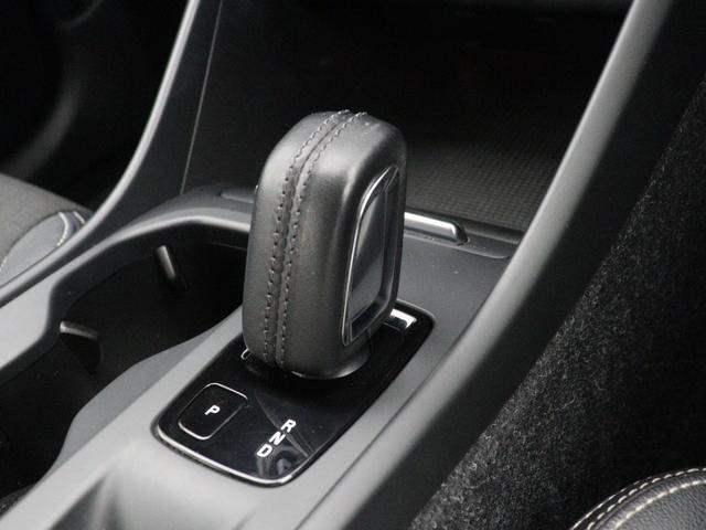 ＸＣ４０ Ｔ４　モメンタム　テキスタイルコンビシート　３６０°カメラ　ＬＥＤヘッドライト　運転席パワーシート　アーバングリッドアルミニウムパネル　１８インチＡＷ　電動ランバーサポート　レーンキープ　追従クルーズコントロール（15枚目）