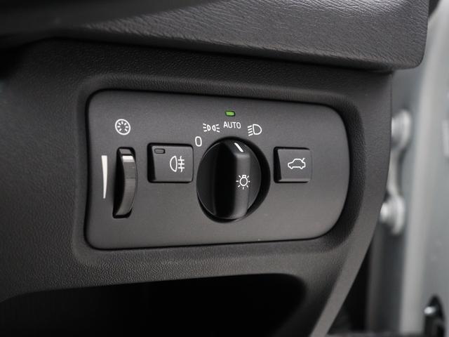 �A������g���l���Ȃǂŕ֗��ȃI�[�g���C�g�����ځB���ӏ��ɐݒu�̃��A�t�H�O�����v�͔Z���∫�V��̎��E�s�ǎ��ɒǓ˔�Q���N���Ȃ��悤���g�̑��݂�����Ԃɒm�点��d�v�Ȗ������ʂ����܂��B