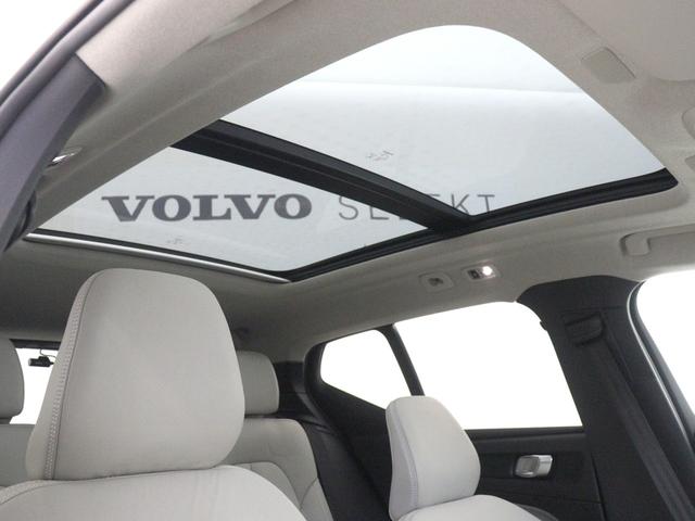 XC40 B4 AWD インスクリプション サンルーフ ドラレコ 48V harman/kardon 白革 前後シートヒーター ステアリングヒーター パワーテールゲート 360°カメラ クリスタルシフトノブ ドリフトウッドパネル 19インチAW(5枚目)