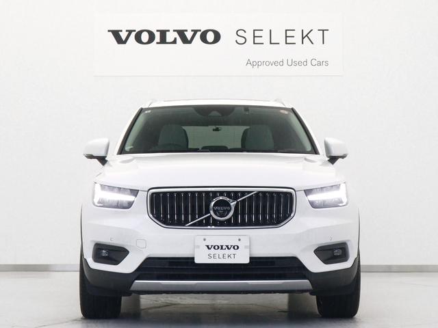 XC40 B4 AWD インスクリプション サンルーフ ドラレコ 48V harman/kardon 白革 前後シートヒーター ステアリングヒーター パワーテールゲート 360°カメラ クリスタルシフトノブ ドリフトウッドパネル 19インチAW(9枚目)