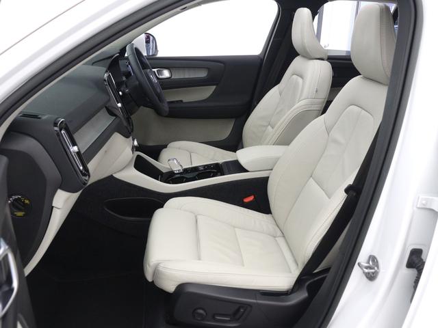 XC40 B4 AWD インスクリプション サンルーフ ドラレコ 48V harman/kardon 白革 前後シートヒーター ステアリングヒーター パワーテールゲート 360°カメラ クリスタルシフトノブ ドリフトウッドパネル 19インチAW(12枚目)