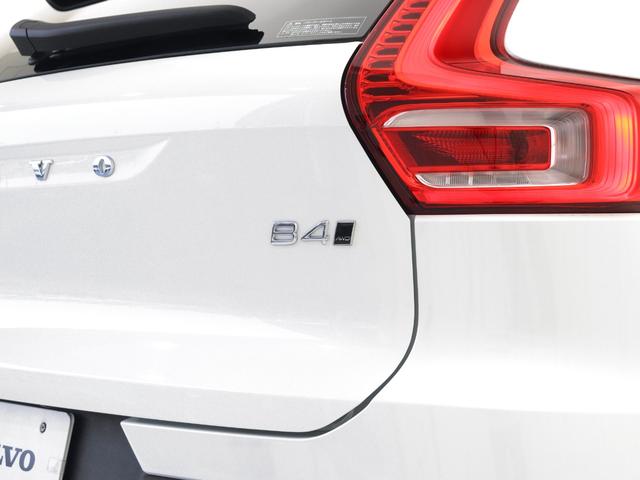 XC40 B4 AWD インスクリプション サンルーフ ドラレコ 48V harman/kardon 白革 前後シートヒーター ステアリングヒーター パワーテールゲート 360°カメラ クリスタルシフトノブ ドリフトウッドパネル 19インチAW(31枚目)