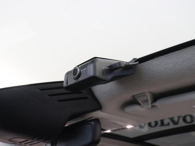 XC40 B4 AWD インスクリプション サンルーフ ドラレコ 48V harman/kardon 白革 前後シートヒーター ステアリングヒーター パワーテールゲート 360°カメラ クリスタルシフトノブ ドリフトウッドパネル 19インチAW(35枚目)