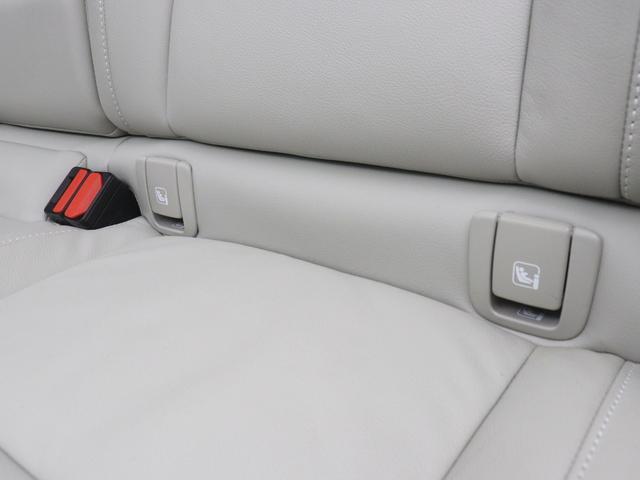 XC40 B4 AWD インスクリプション サンルーフ ドラレコ 48V harman/kardon 白革 前後シートヒーター ステアリングヒーター パワーテールゲート 360°カメラ クリスタルシフトノブ ドリフトウッドパネル 19インチAW(42枚目)