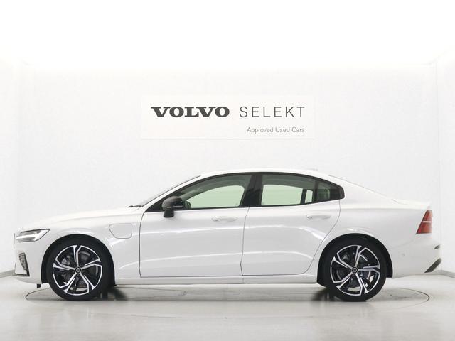 S60 リチャジアルティメットT6AWDプラグインハイブリド PHEV サンルーフ 社用車 Google搭載 ドラレコ 白革 harman/kardon 前後シートヒーター ステアリングヒーター リラクゼーション機能 クリスタルシフトノブ 19インチAW(6枚目)