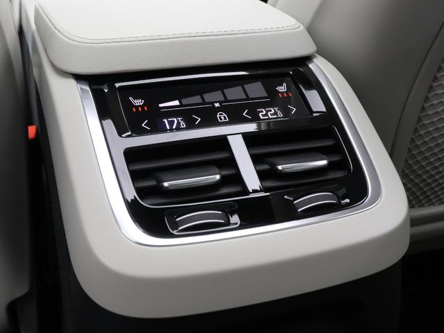 XC90 リチャージアルテメットT8AWDプラグインハイブリド PHEV サンルーフ エアサス 2023年モデル 3列7人乗り Google搭載 ドラレコ harman/kardon 白革 グレーアッシュウッドパネル クリスタルシフトノブ 前後シートヒーター(16枚目)