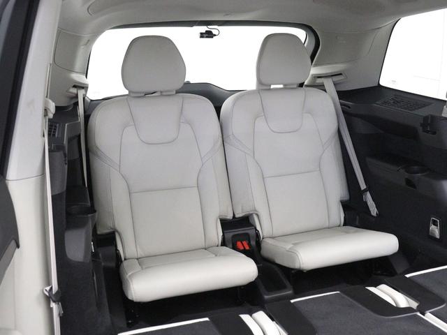XC90 リチャージアルテメットT8AWDプラグインハイブリド PHEV サンルーフ エアサス 2023年モデル 3列7人乗り Google搭載 ドラレコ harman/kardon 白革 グレーアッシュウッドパネル クリスタルシフトノブ 前後シートヒーター(17枚目)