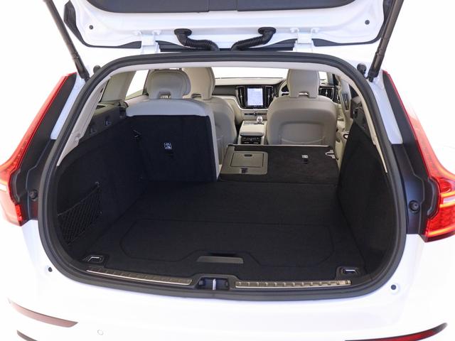 V60 アルティメット B4 Google搭載 ドラレコ 48V harman/kardon クリスタルシフトノブ ドリフトウッドパネル 前後シートヒーター リラクゼーション機能 ステアリングホイールヒーター 18インチAW(30枚目)