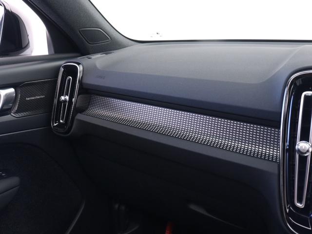 XC40 アルティメット B4 AWD ダークエディション サンルーフ ピクセルLED 特別仕様車 Google搭載 ドラレコ 48V harman/kardon 前後シートヒーター ステアリングヒーター パワーテールゲート 360°カメラ 19インチAW(16枚目)