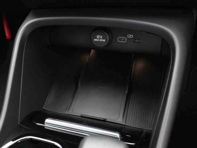 XC40 アルティメット B4 AWD ダークエディション サンルーフ ピクセルLED 特別仕様車 Google搭載 ドラレコ 48V harman/kardon 前後シートヒーター ステアリングヒーター パワーテールゲート 360°カメラ 19インチAW(20枚目)