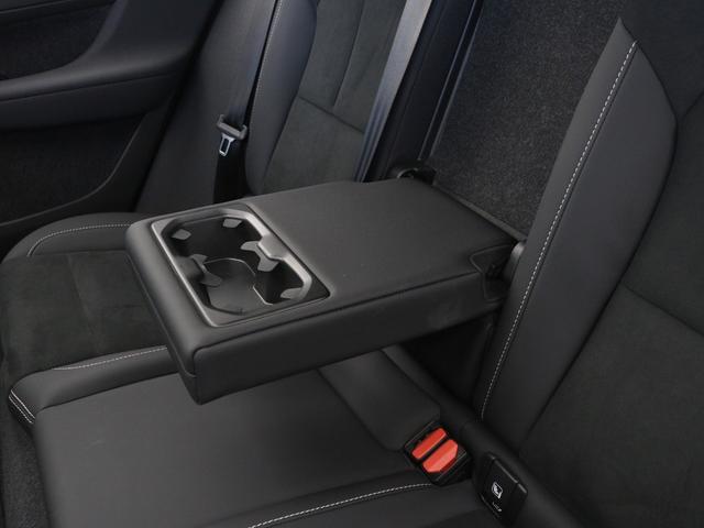 XC40 アルティメット B4 AWD ダークエディション サンルーフ ピクセルLED 特別仕様車 Google搭載 ドラレコ 48V harman/kardon 前後シートヒーター ステアリングヒーター パワーテールゲート 360°カメラ 19インチAW(40枚目)