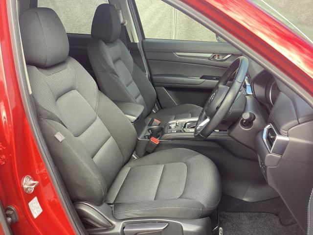 ＣＸ－５ ２．０　２０Ｓ　２ＷＤ　ＣＤ／ＤＶＤ＋地デジ　３６０℃ビューモニター　衝突軽減システム　ＬＥＤライト　ナビ＆ＴＶ　オートエアコン　ミュージックプレイヤー接続可　盗難防止装置　ＤＶＤ再生　ＡＢＳ　キーレス　Ｉ－ＳＴＯＰ（7枚目）