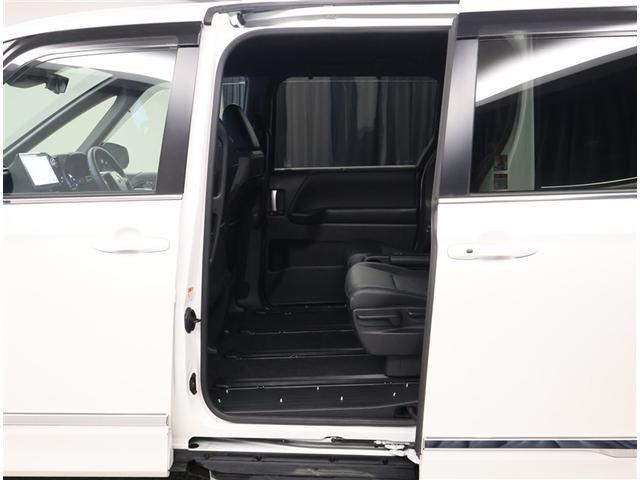 ノア ハイブリッドS-Z エアロ 横滑り防止機能 エアバッグ オートクルーズコントロール 地デジ 両側自動ドア ダブルエアコン スマートエントリー LEDランプ バックモニター メモリナビ 3列シート ETC付き ABS(12枚目)