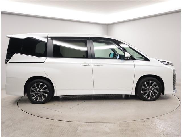 ヴォクシー ハイブリッドＳ－Ｚ　パワーウィンドウ　ＤＶＤ再生機能　インテリキー　横滑防止装置　地デジＴＶ　アクティブクルーズコントロール　フルオートエアコン　リアカメラ　エアバッグ　ＡＢＳ　１００Ｖ充電　ナビＴＶ　ＷＡＣ　キーレス（4枚目）